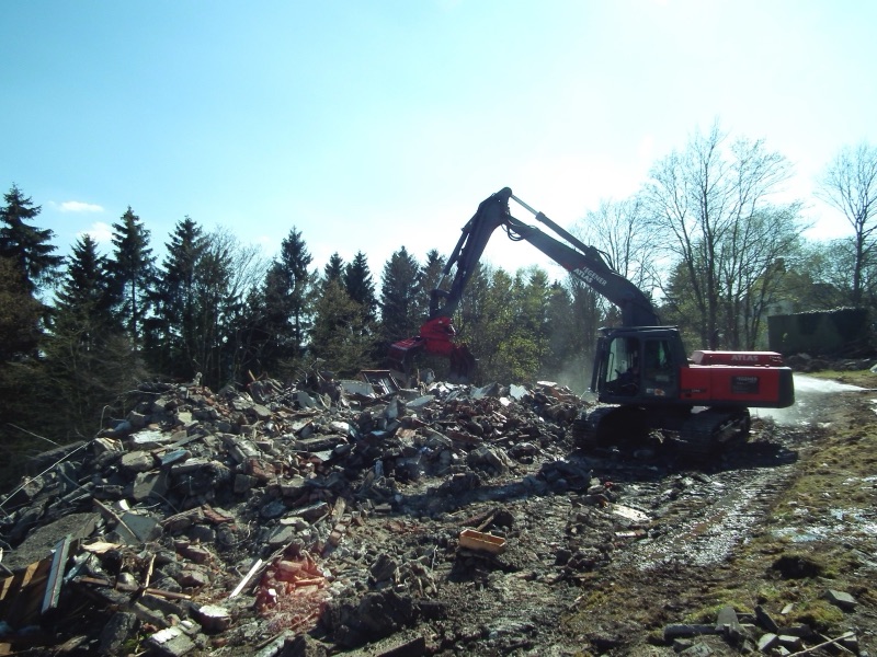 Sortenreine Trennung des Bauschutts auf der Baustelle